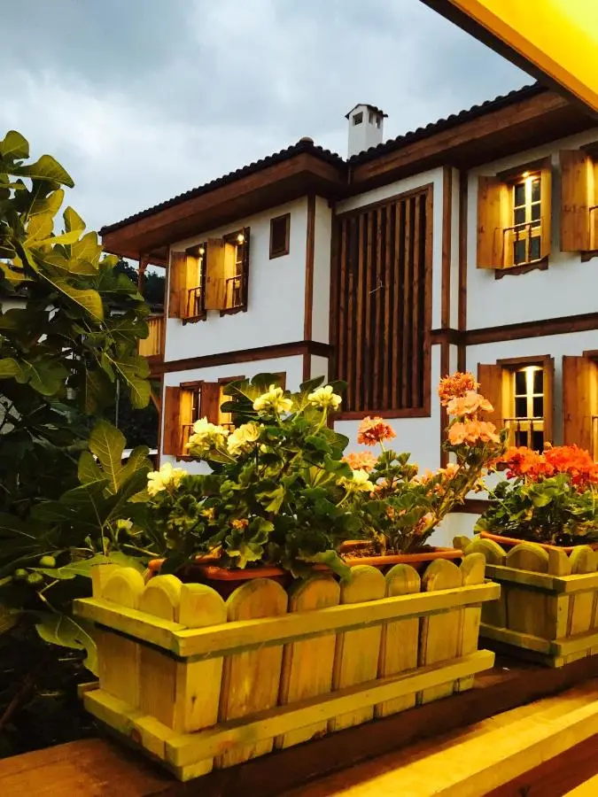 Cesmeli Konak Garden