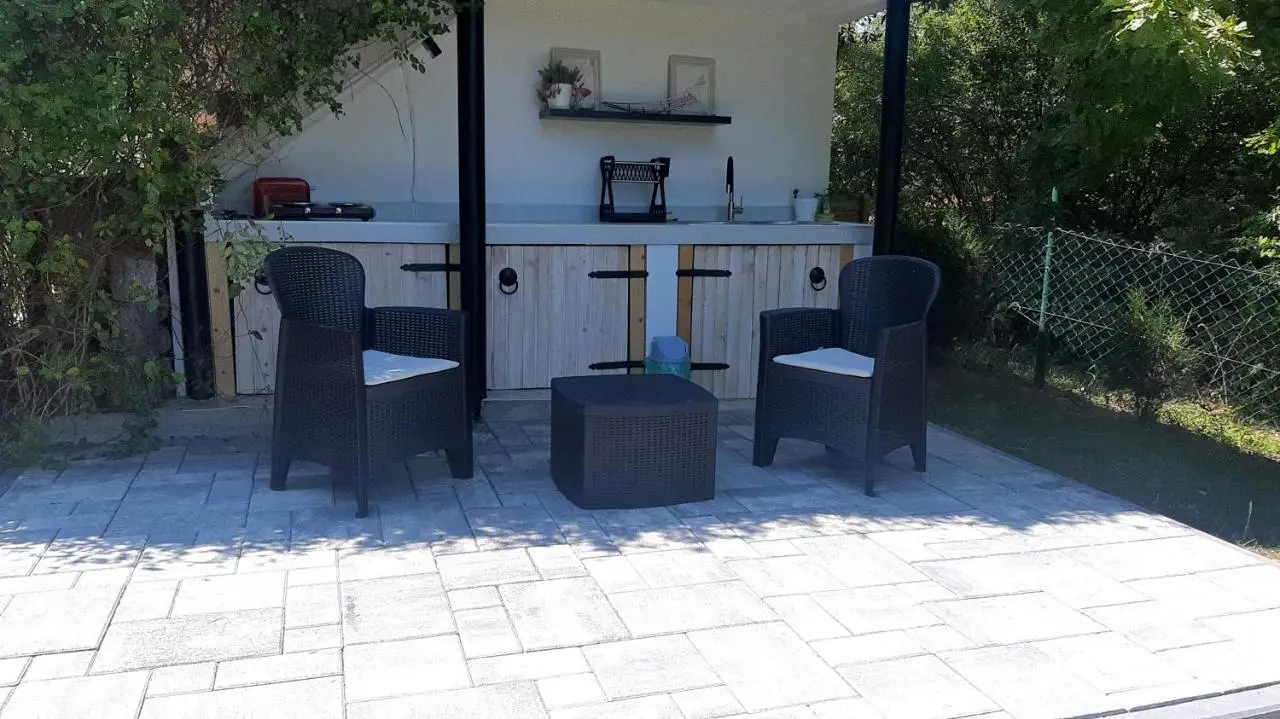 Ravne Rest House
