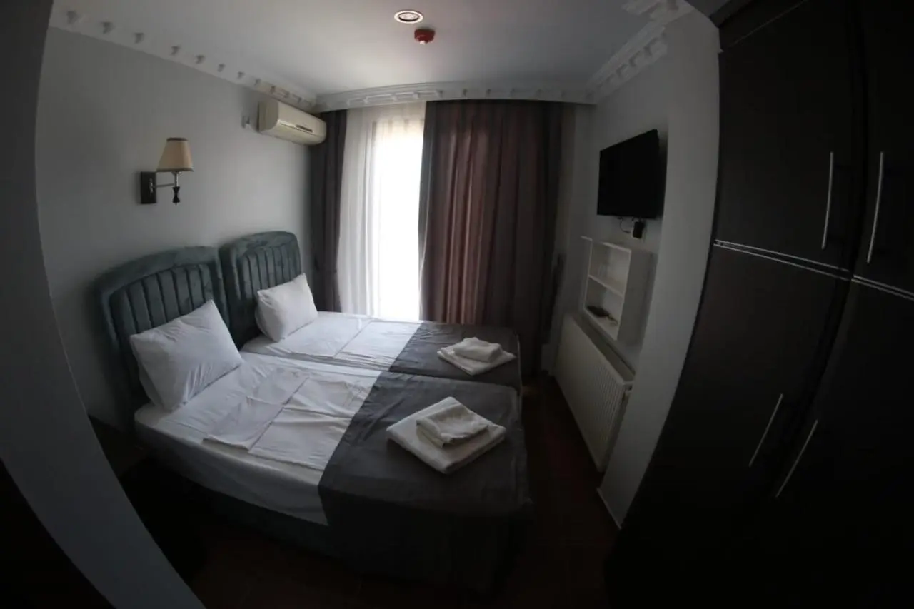 Ares Hotel