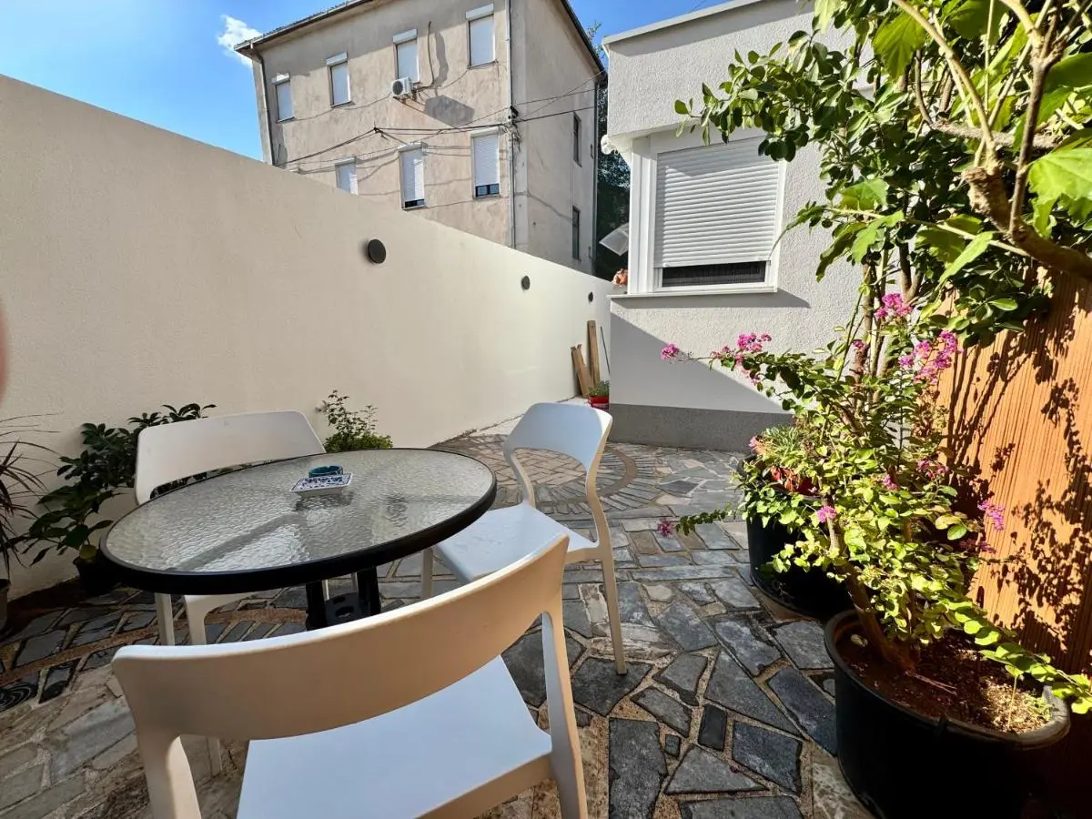 Apartment 'Avlija'