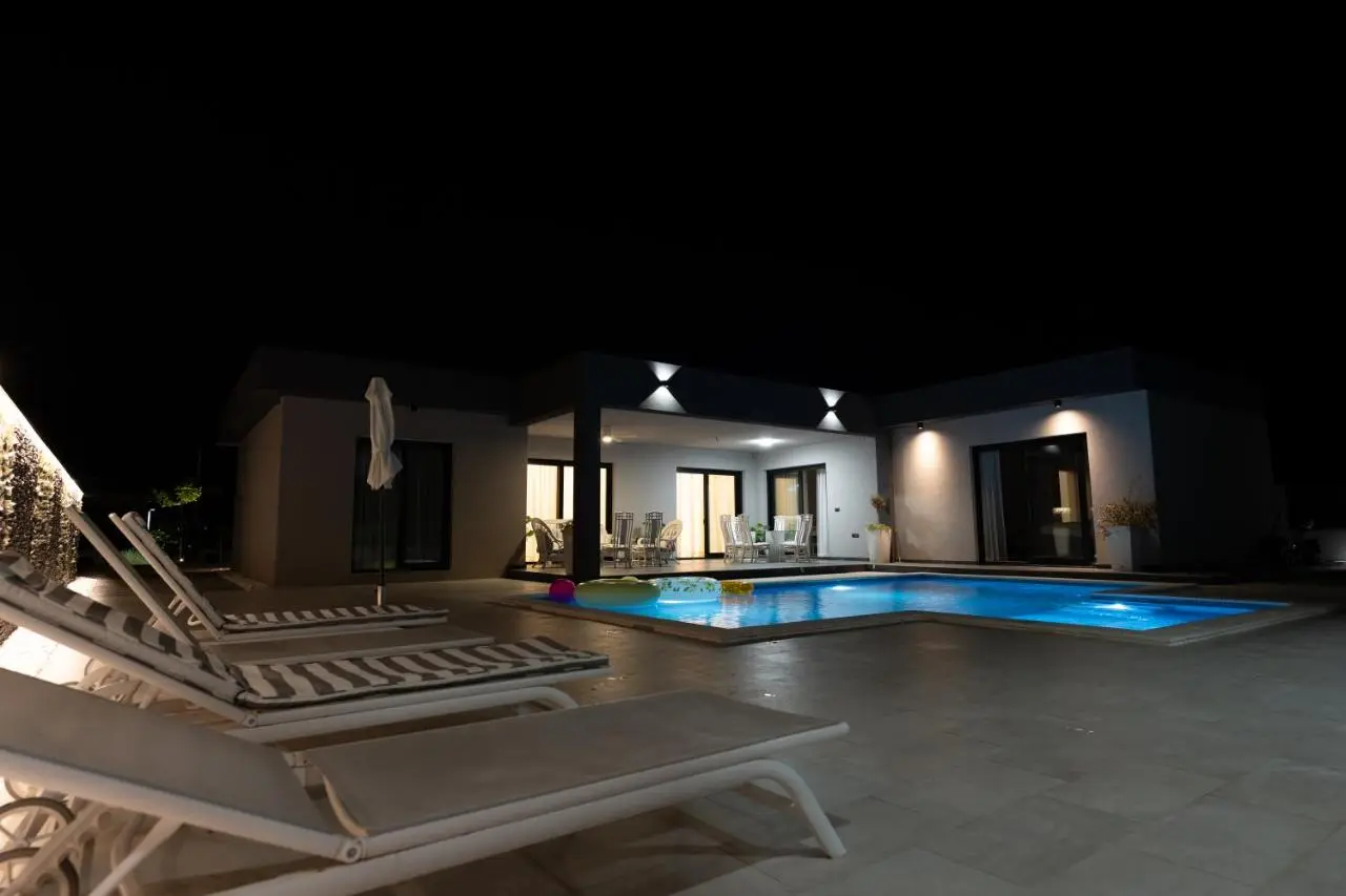 Villa TORO Velvet