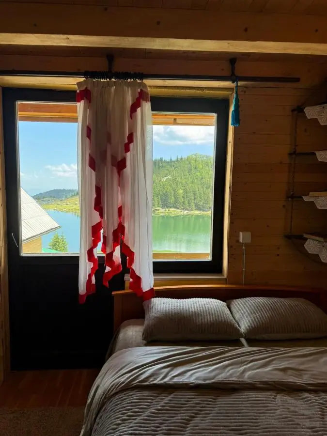 Prokoško jezero Zlatna koliba