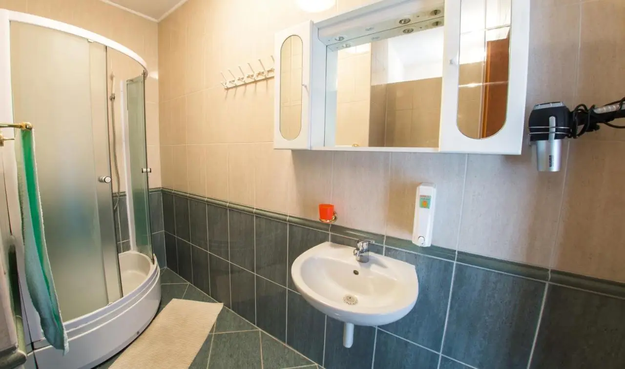 Apartments Tulipan - with free private parking garage