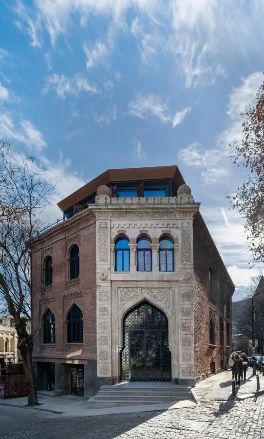Qarvasla Hotel