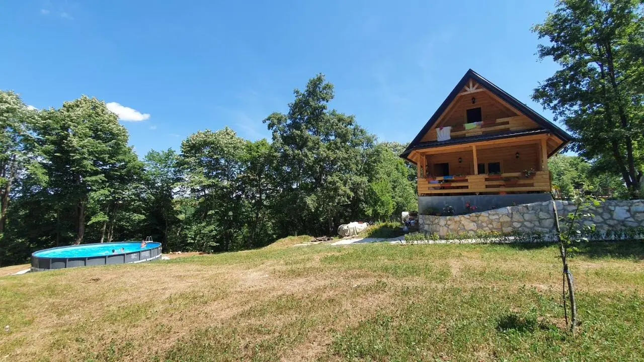 Drvena vikendica Teodora