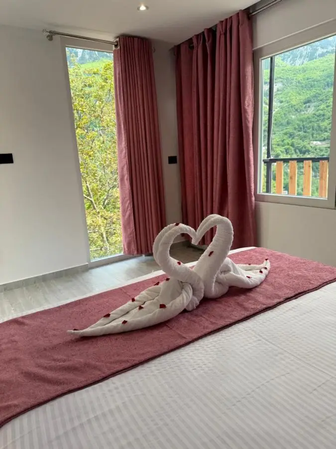 Thethi Paradise Hotel & Restaurant