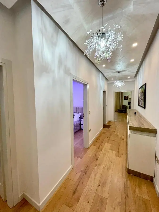 Queen’s Luxury Apartments Lake