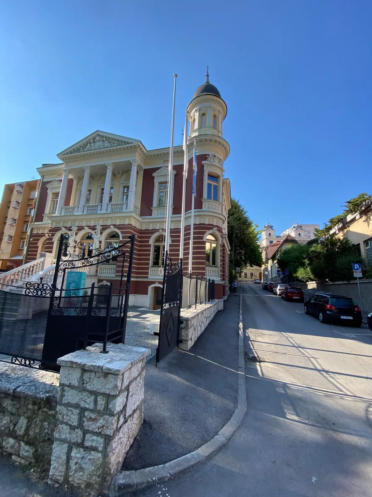 Beautiful White Studio Apartment Lejla