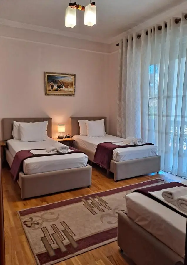 All Seasons Apartments - Free Parking & City Center