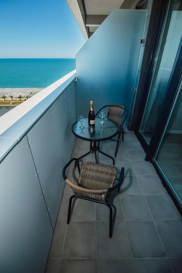 Your Sunshine Apartments in Alliance Palace