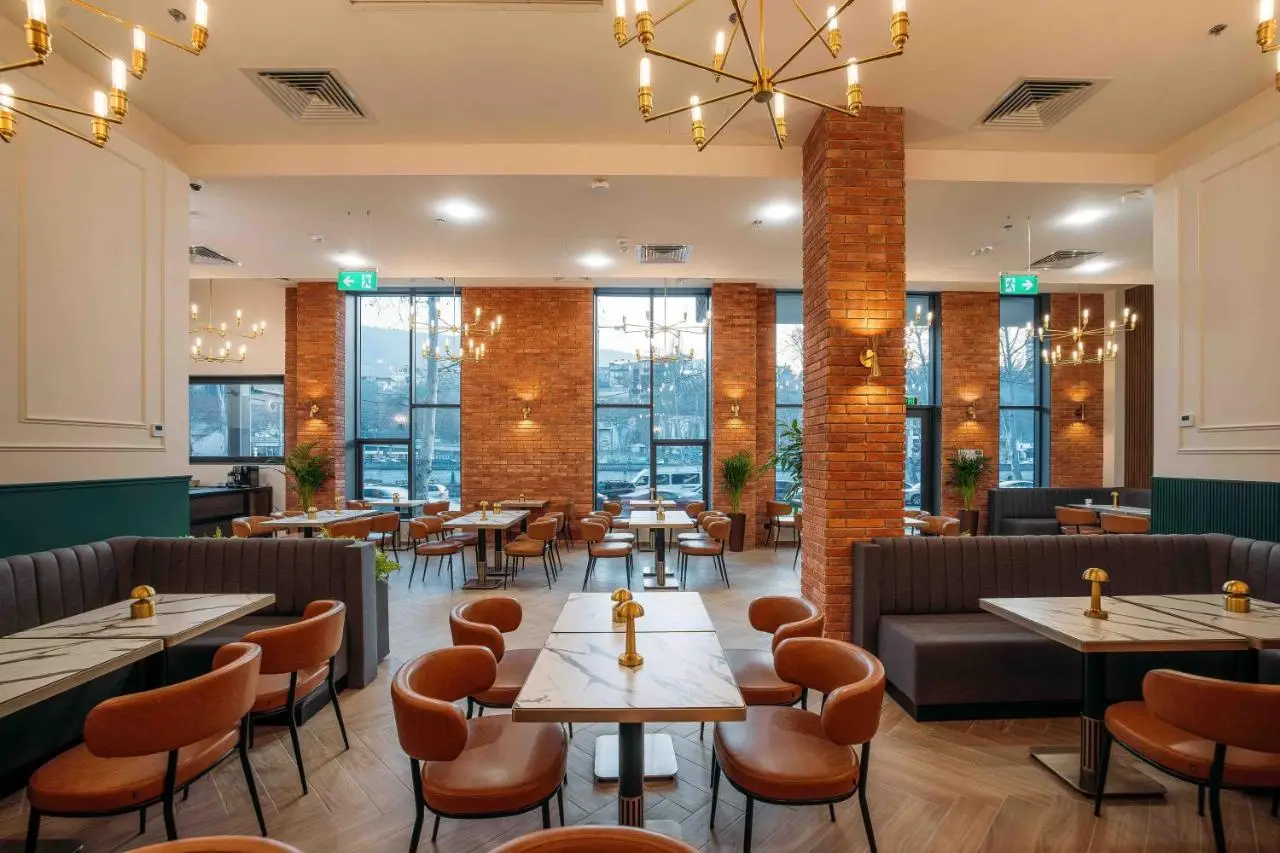 Hotel Monday by DNT Group