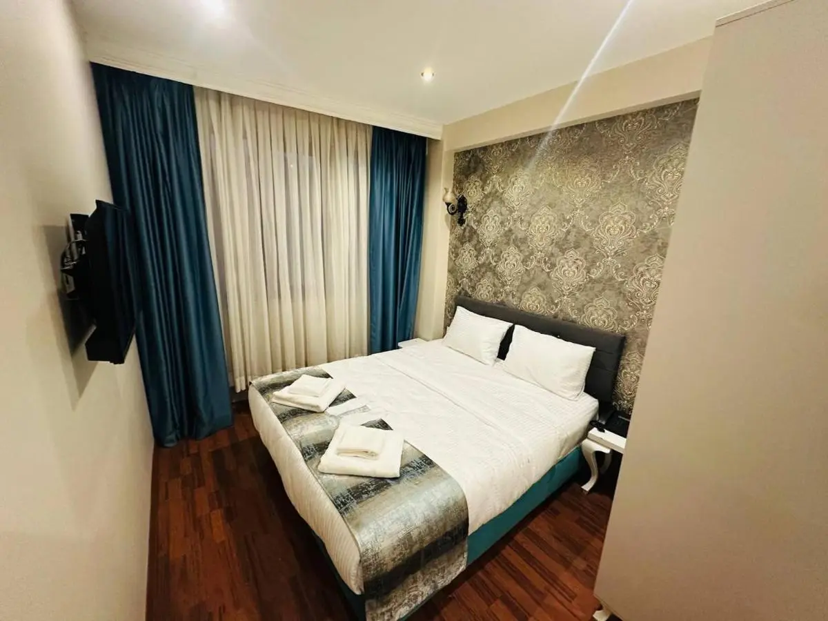 By Historial Hotel Due