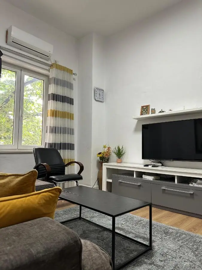Kelly's Cozy Hideaway - Central Tirana