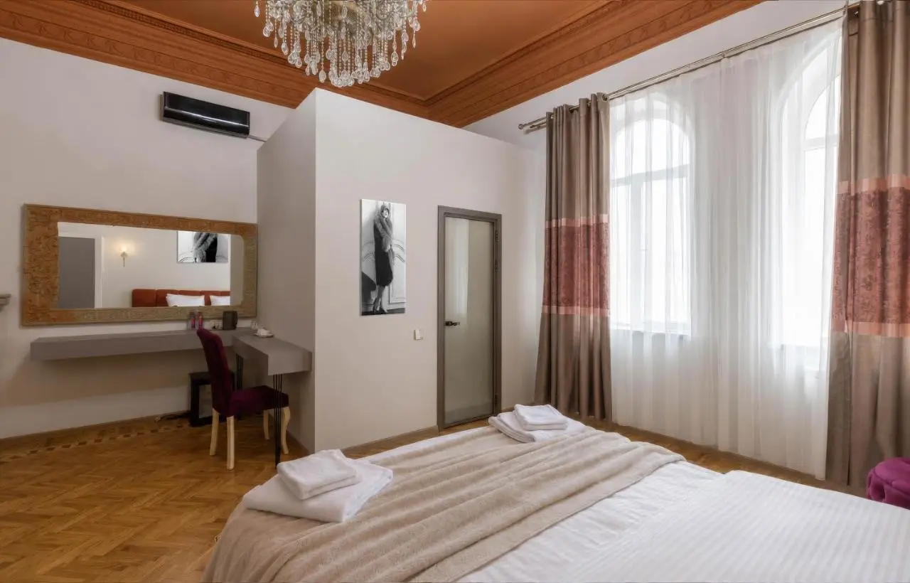 Old Money Boutique Hotel