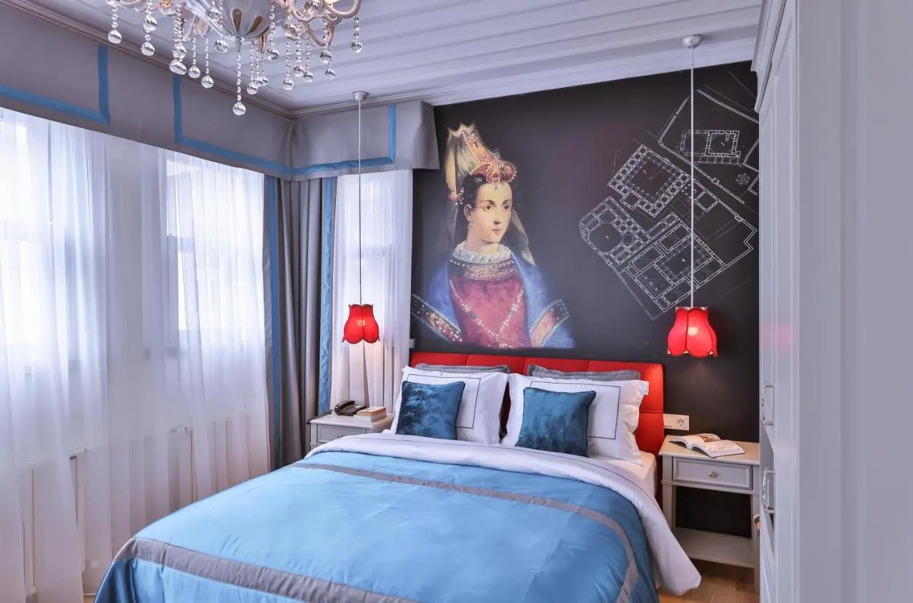 9 Doors Hotel