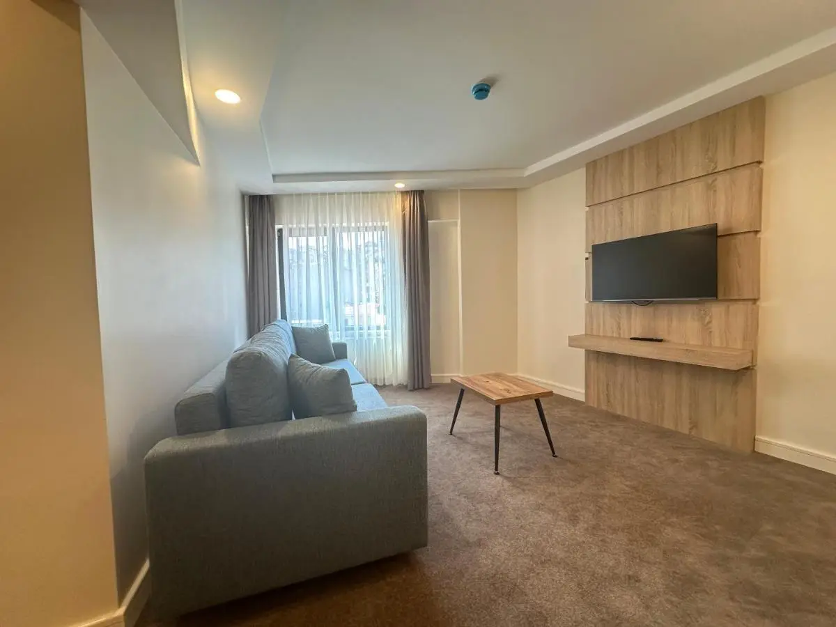 Roys Hotel & Suites