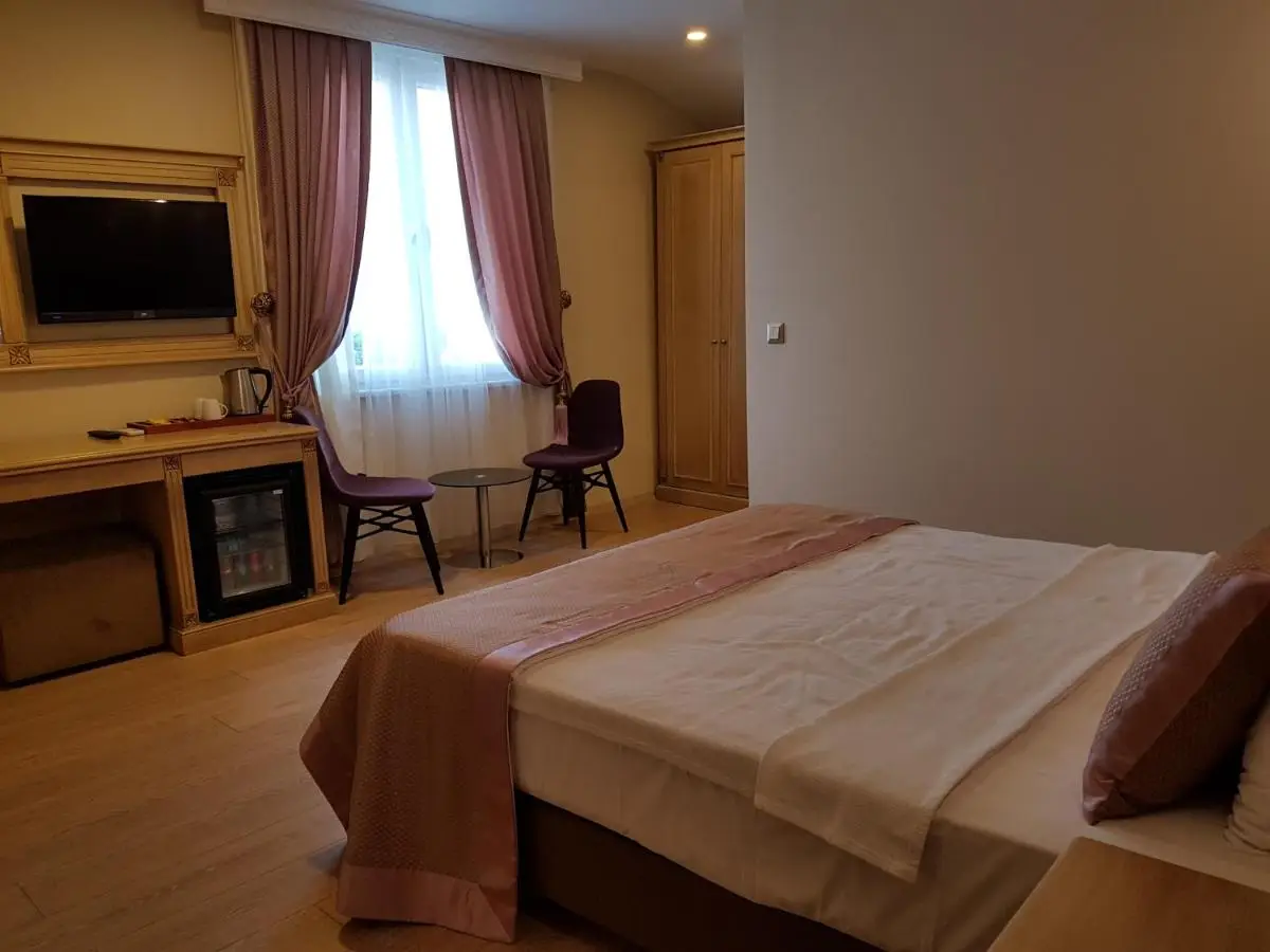 Apple Tree Hotel