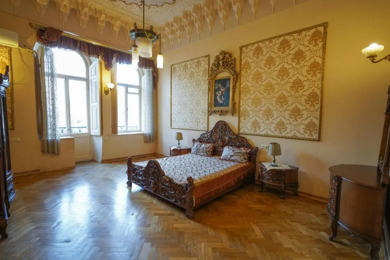 Leon Rooms