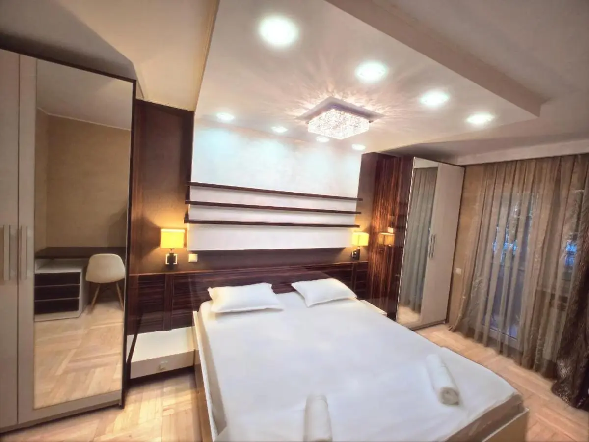 Explore Old Tbilisi, 3BR Apartment for 5, Walk to All