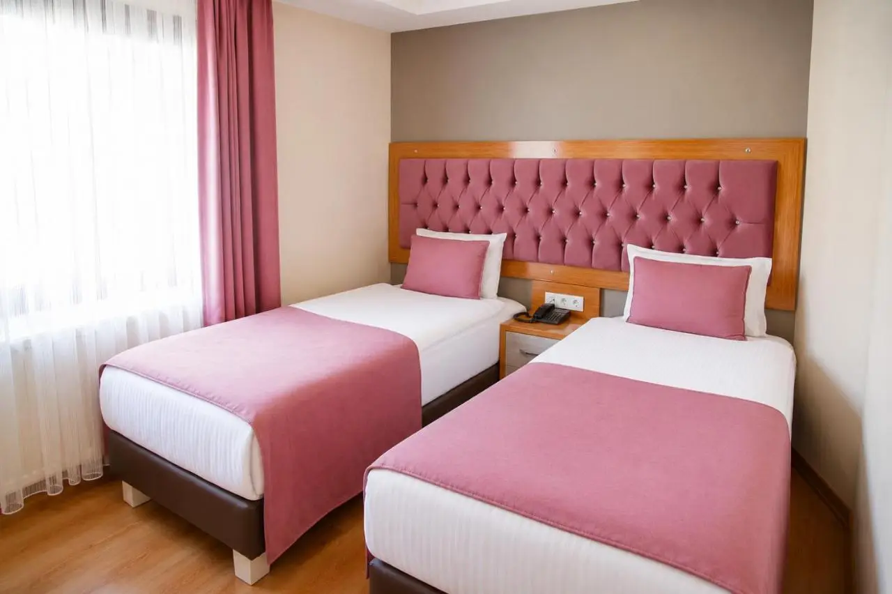 Weingart Black Pearl Hotel