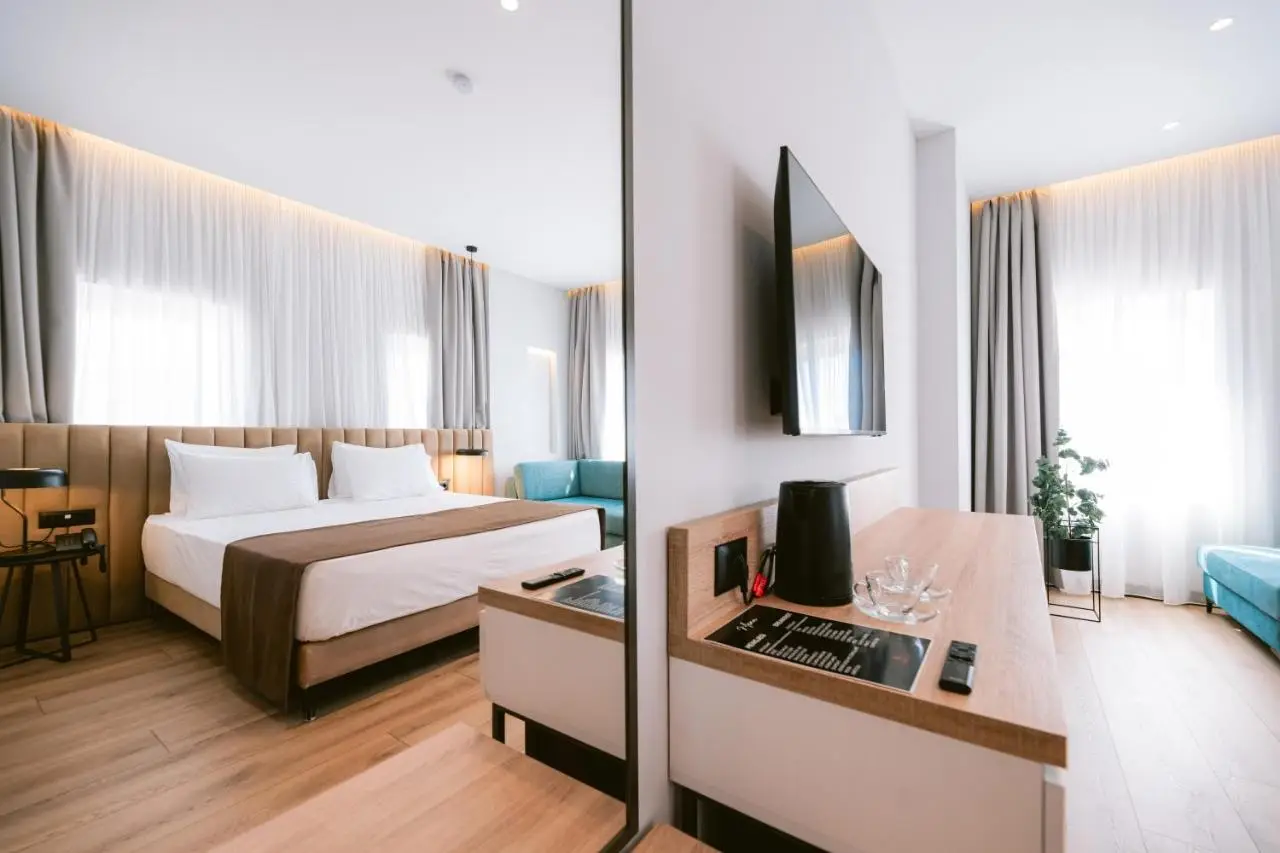 TRIBUTE Hotel