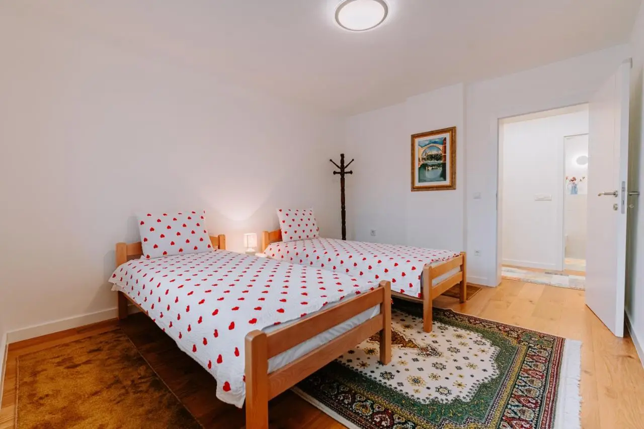 Apartment Jutro with free private parking-garage