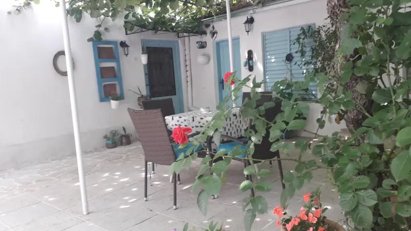 Apartment with garden Hanja