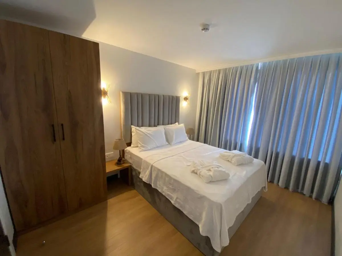 Lake Life Hotel