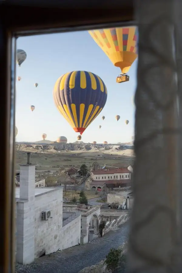 Seki Cave Hotel, Wake Up to Hot Air Balloons