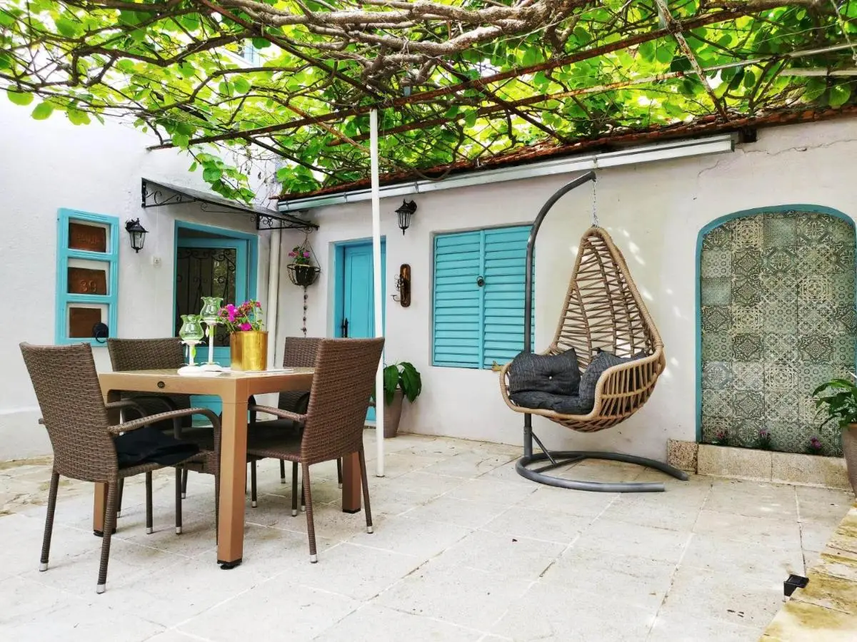 Apartment with garden Hanja