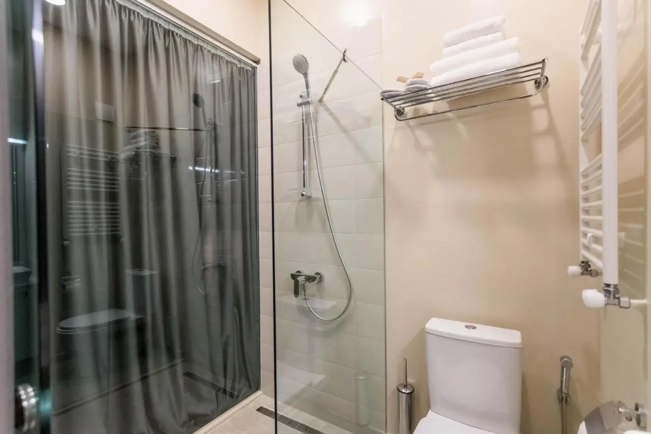 Luxury 3 BR apartment by Freedom square City Center