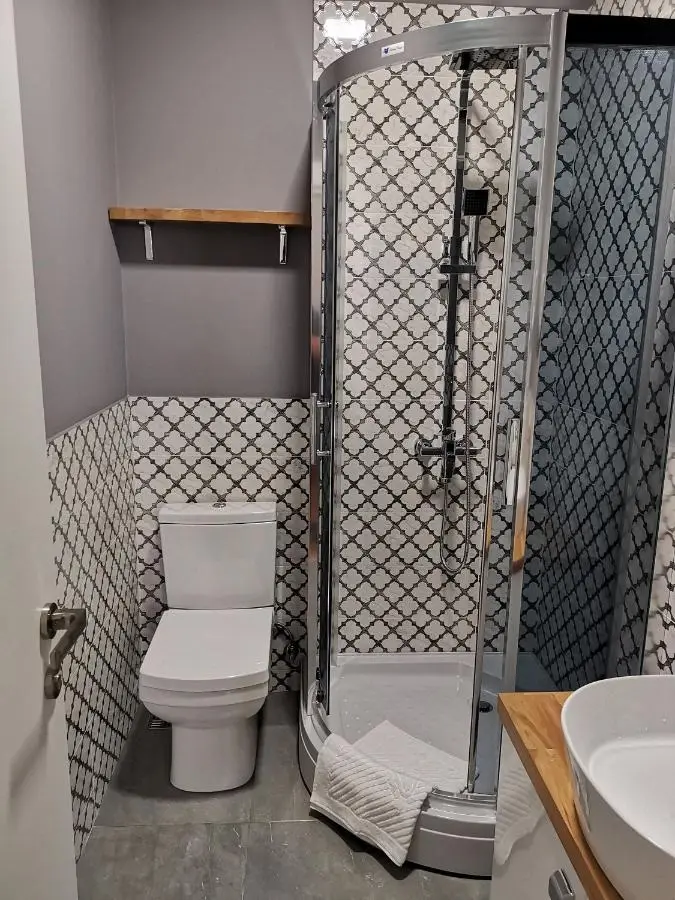 3 Rooms Hotel