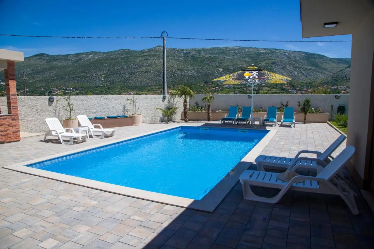 Luxury Villa G Residency