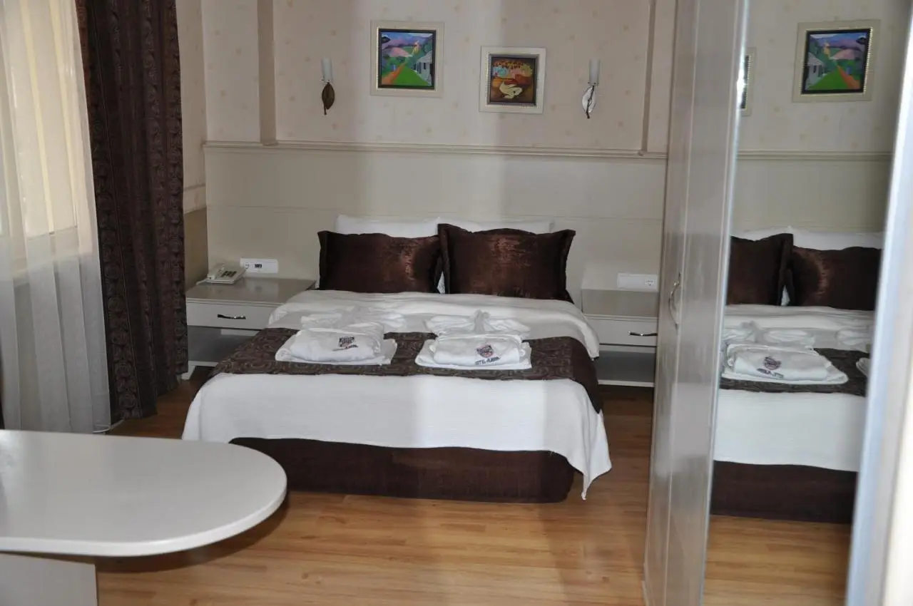 Almena Hotel