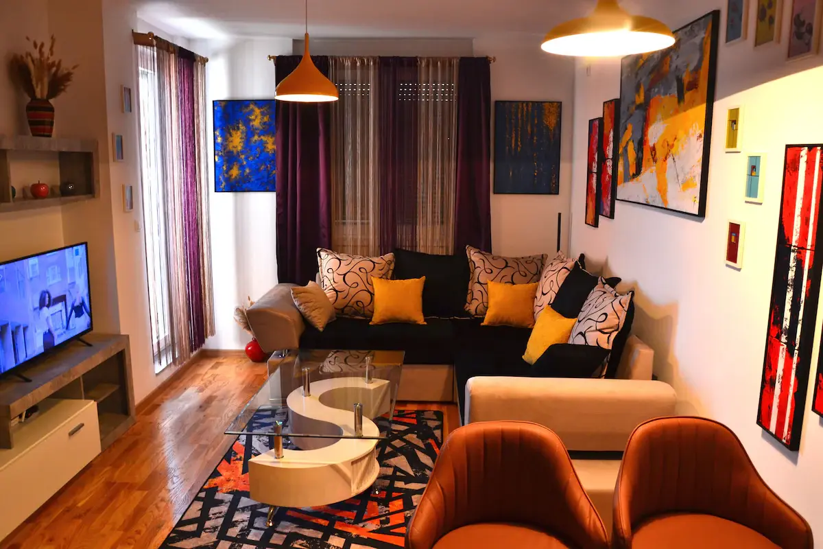 Beautiful Artistic Apartment with  free parking