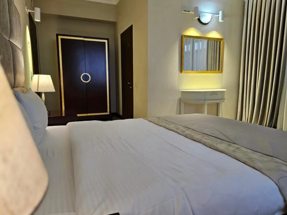 Crown Suites Hotel