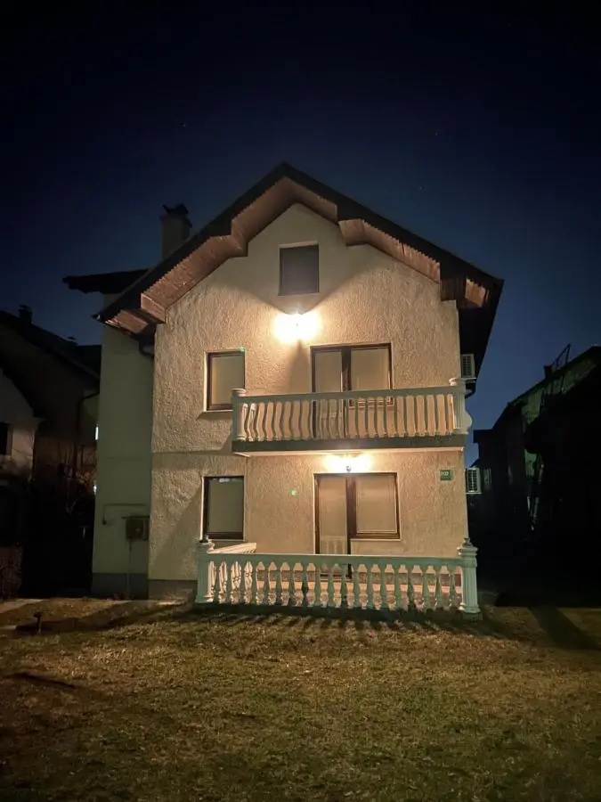 domus est alba