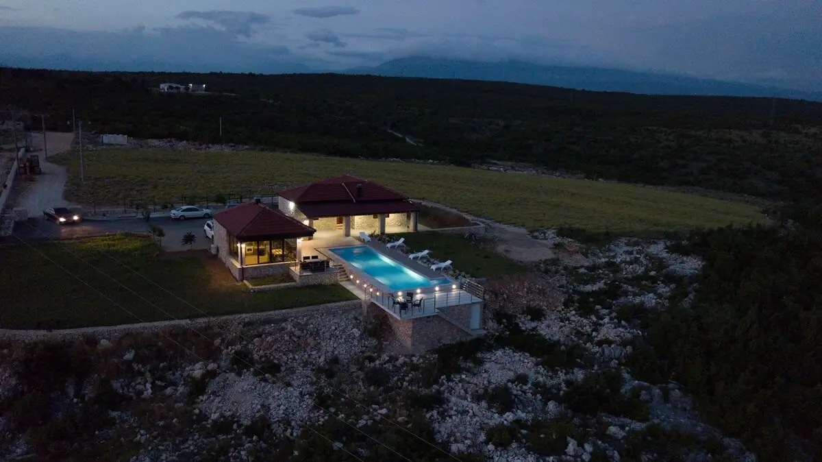 Villa Ljuba - Three Bedroom House & Swimming Pool
