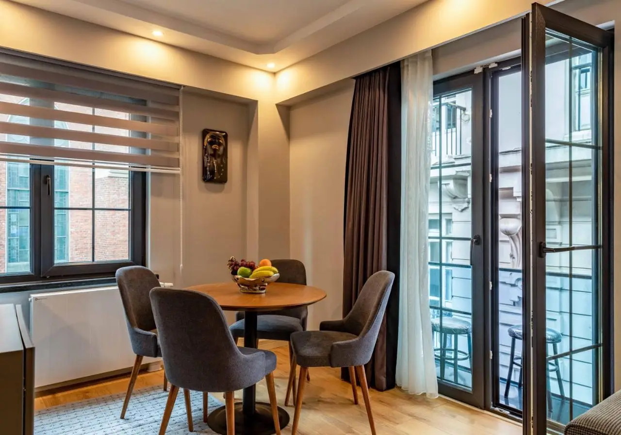 SALA SUITES