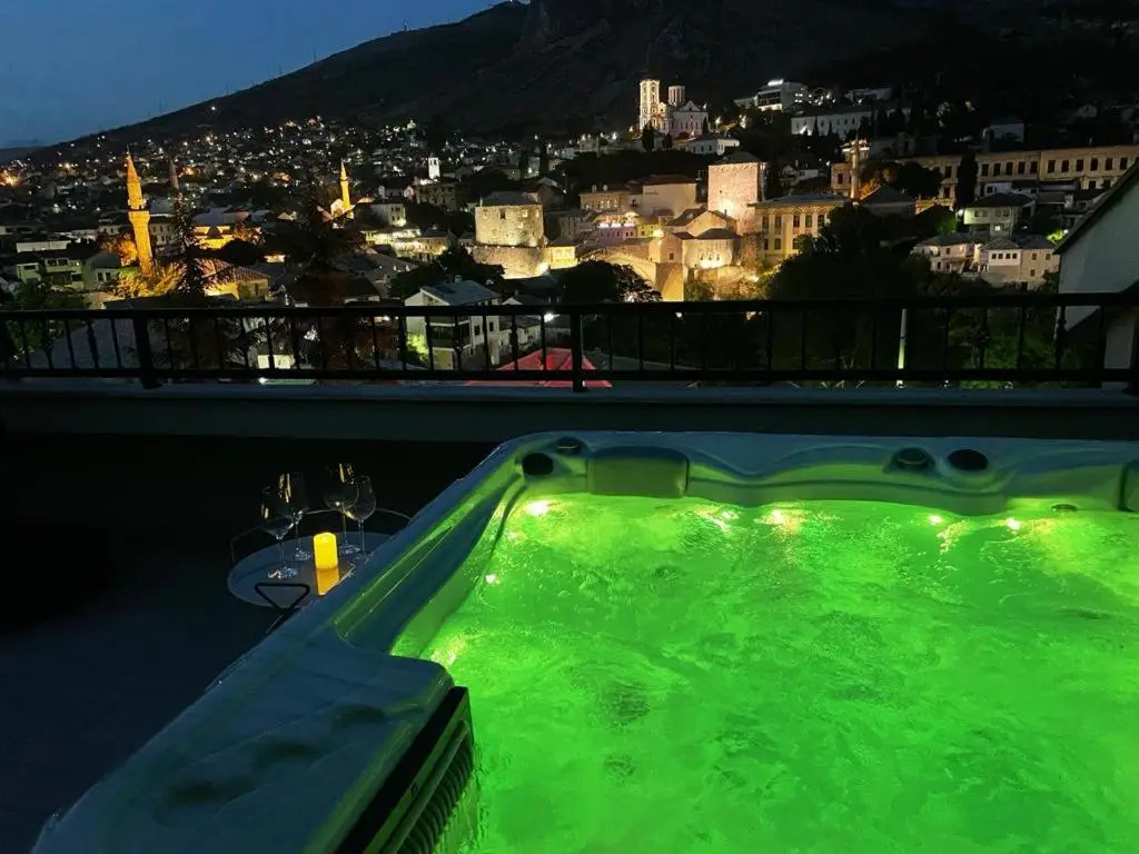 Penthouse with Old bridge view and jacuzzi
