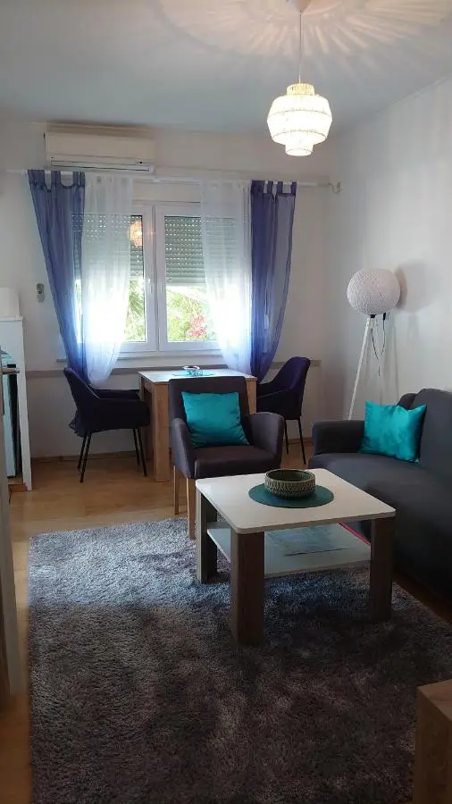 Apartments Tulipan - with free private parking garage