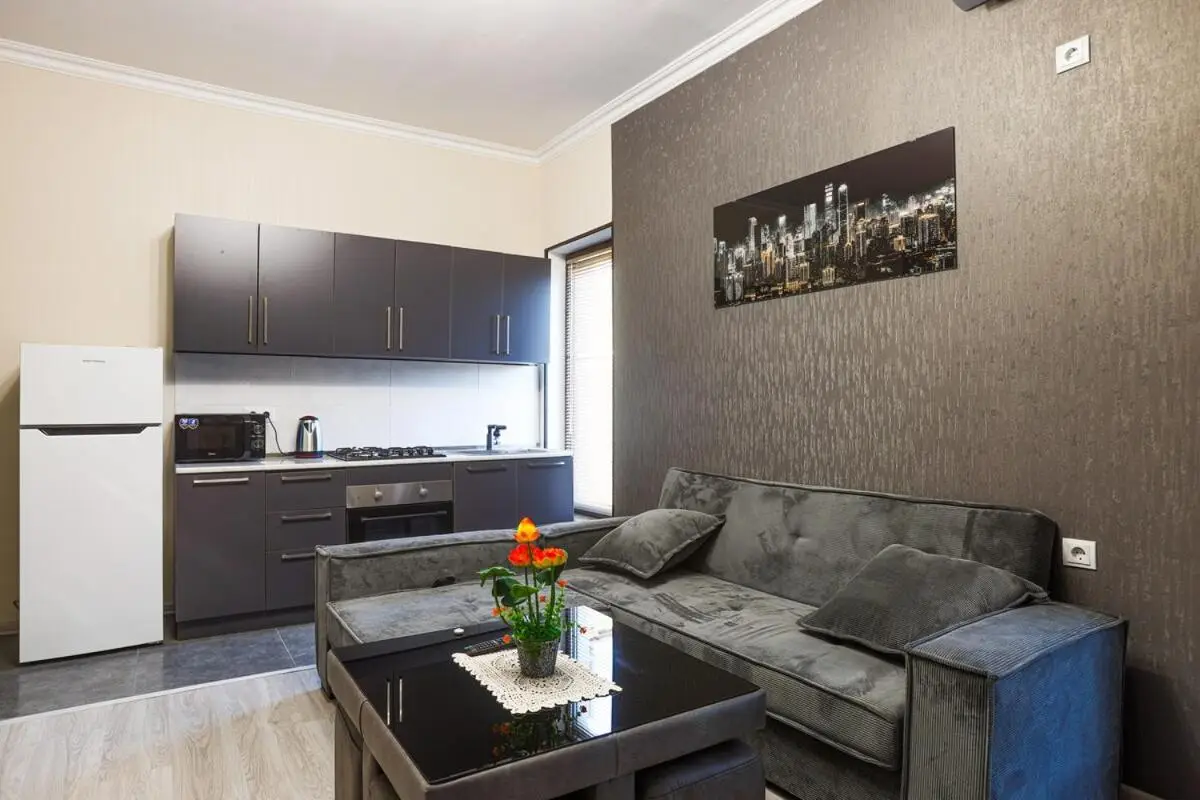 Brand-New 2BR House with Garden