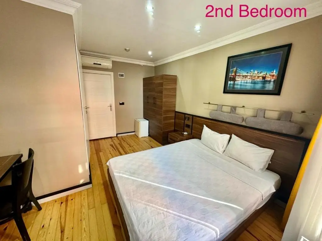 Aram Kerasi Rooms