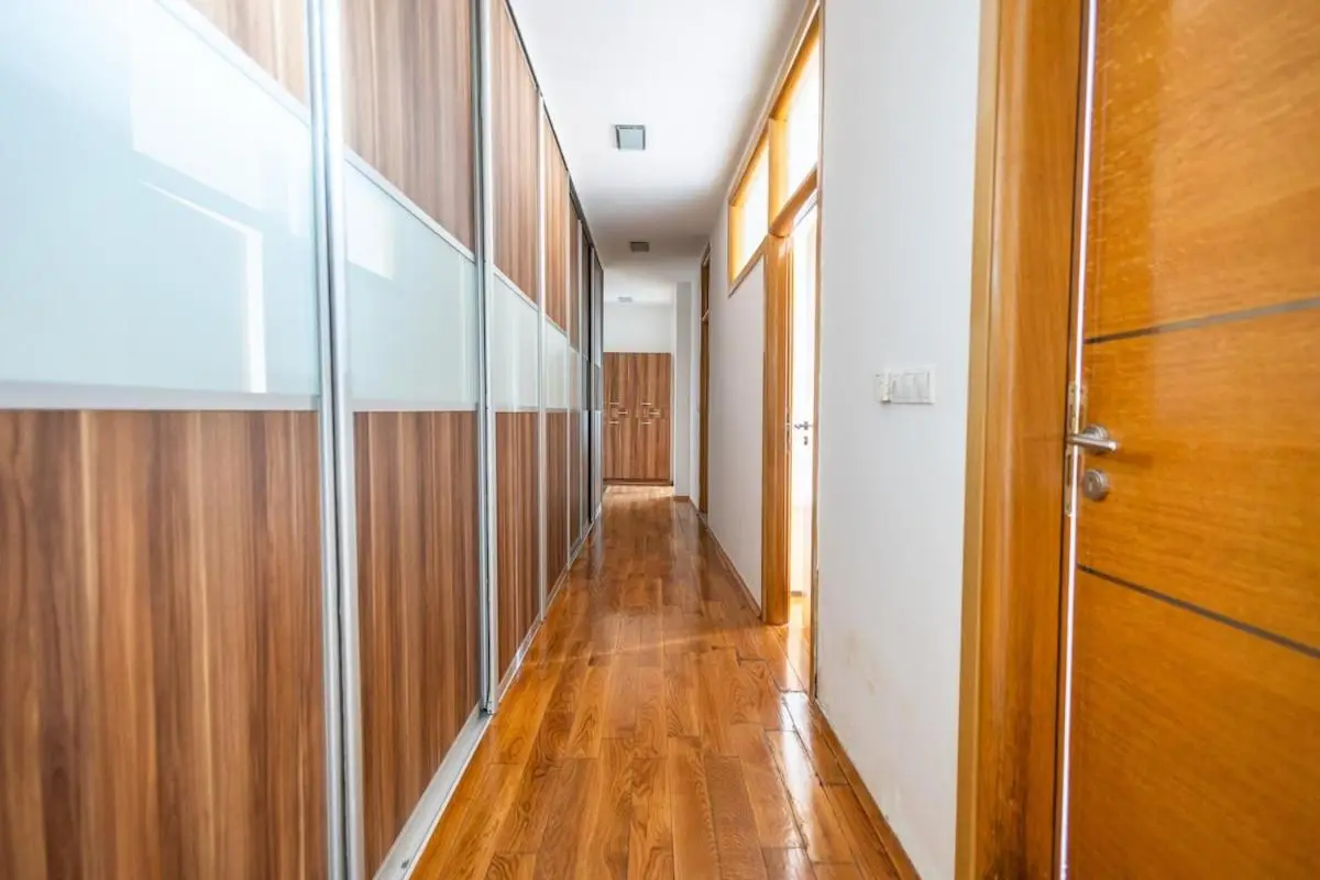 Spacious Apartment in Downtown