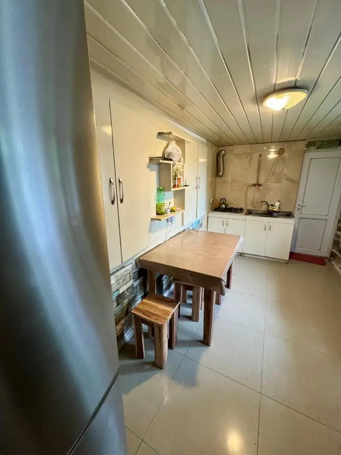 Surami Guest House Shorety
