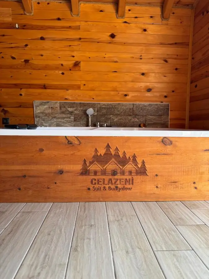 Cela Zeni Suit Bungalov