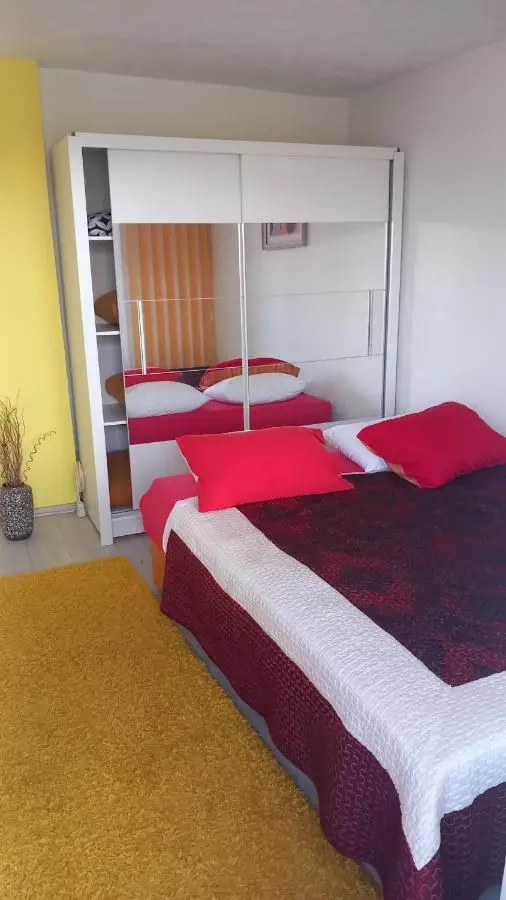 Lari and Klo Apartments