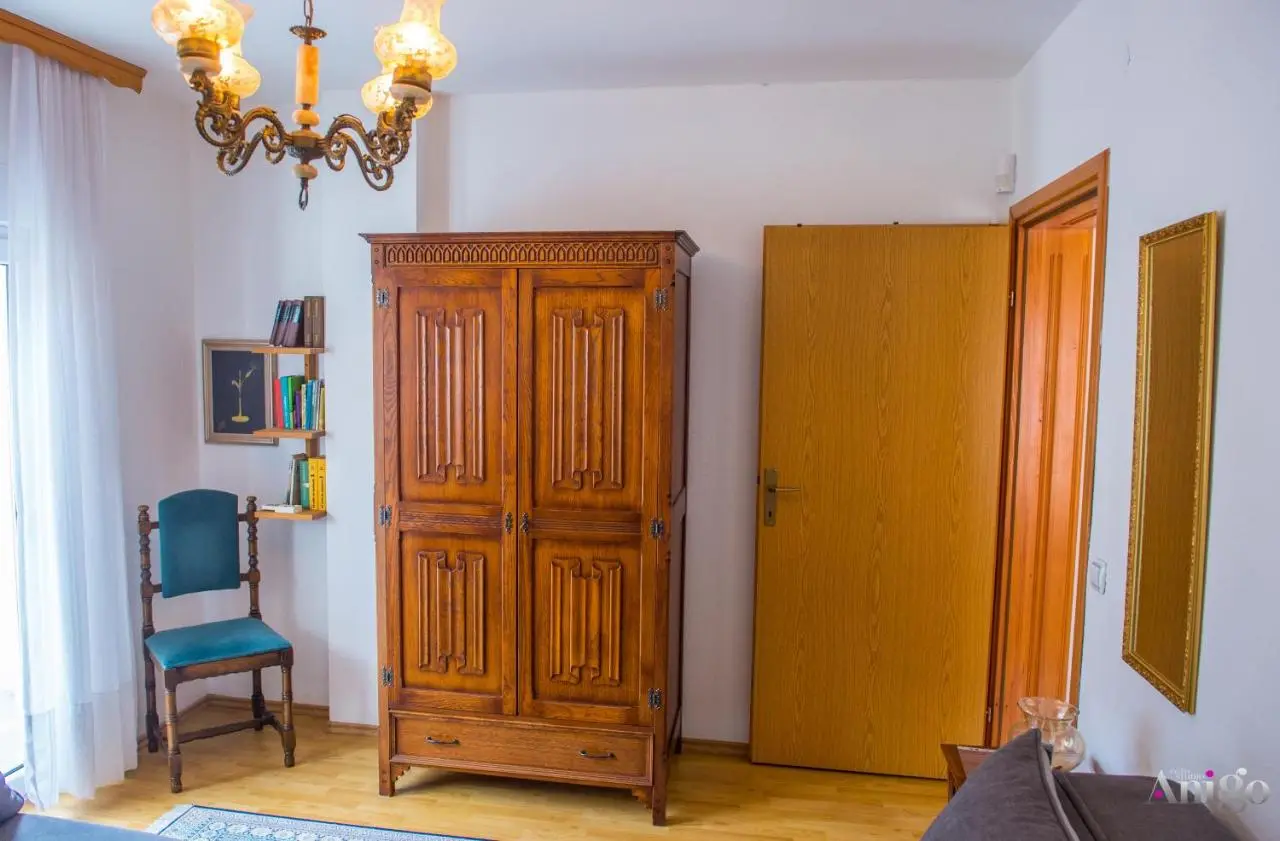 Apartment Ado