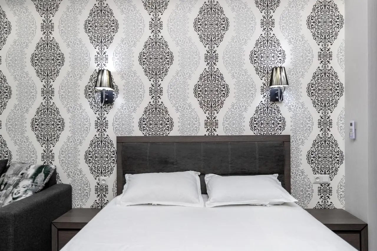 Golden Room Apartments 04