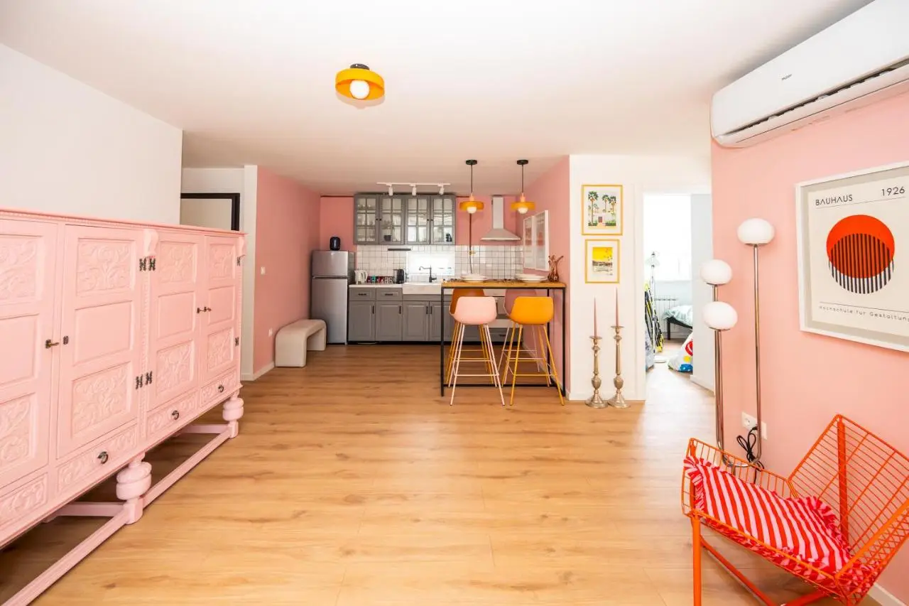 Colorful 3-Bedroom Apartment